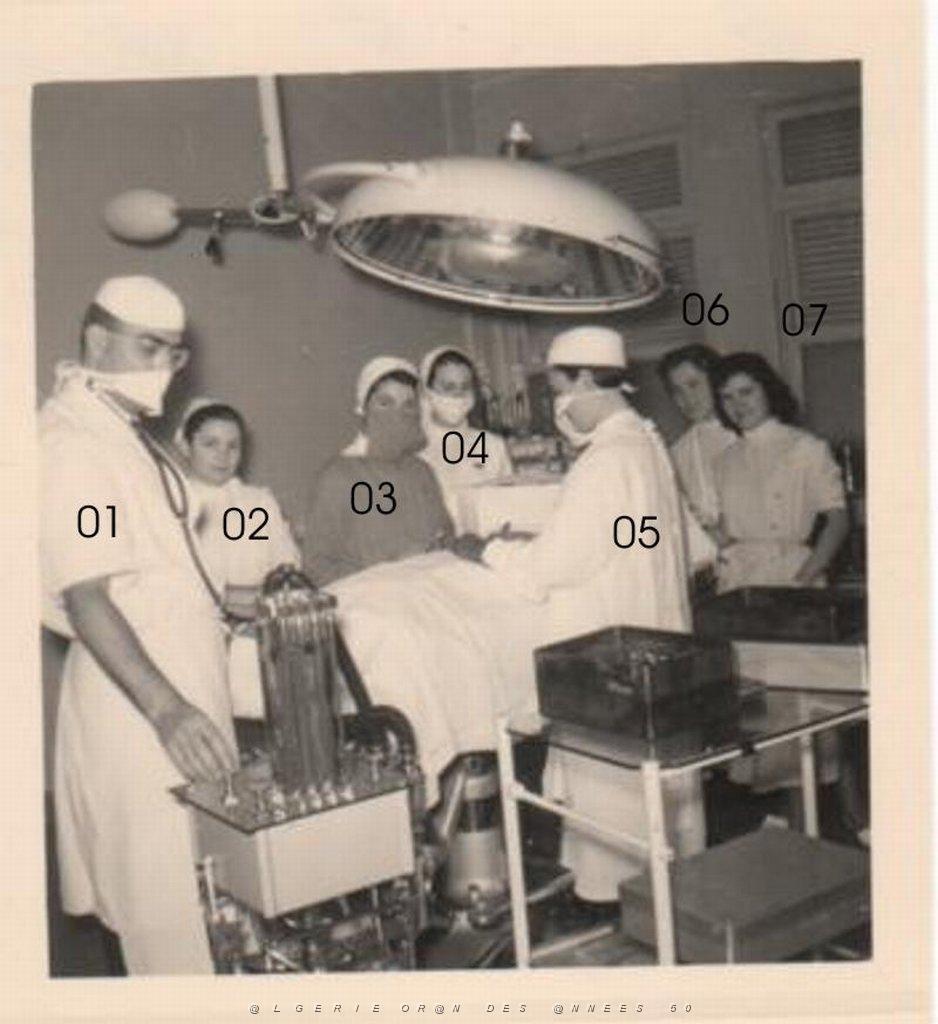 ORAN CLINIQUE FRONT DE MER 1958 30 FEVRIER EN SALLE D OPERATION.JPG